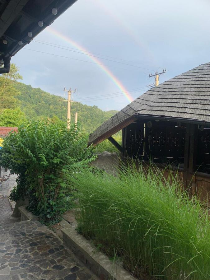 No Comment Rustic Hotell Curtea de Argeş Exteriör bild