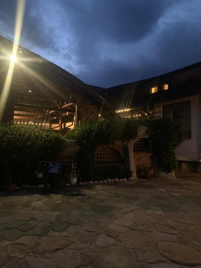No Comment Rustic Hotell Curtea de Argeş Exteriör bild